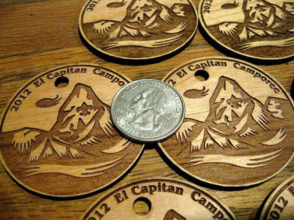 Гравировка монеты на фанере